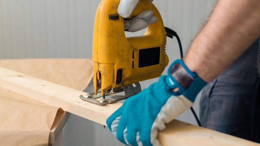 Home Maintenance: When to DIY and When to Call a Handyman